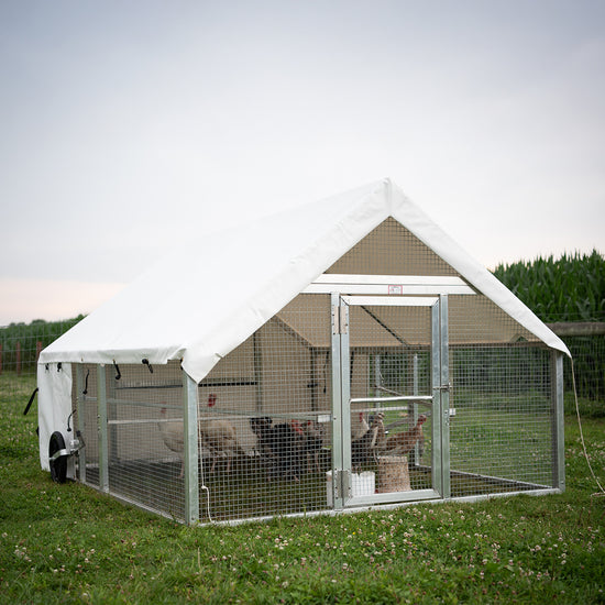 CHICKENTRAKTOR - Mobiler Hühnerstall aus Aluminium ca. 2,4 x 3 m, Gehege für bis zu 40 Hühner