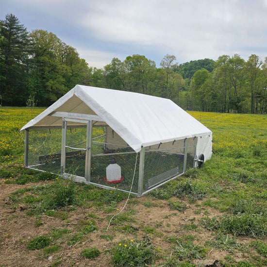 CHICKENTRAKTOR - Mobiler Hühnerstall aus Aluminium ca. 3 x 5,5 m, Gehge für bis zu 90 Hühner